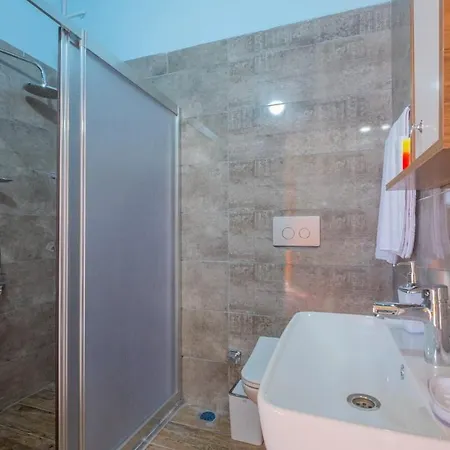 Ozbi-conservative In Camkoy For 4 Person Vila *