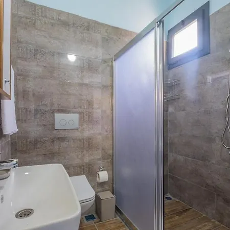 Ozbi-conservative In Camkoy For 4 Person Vila