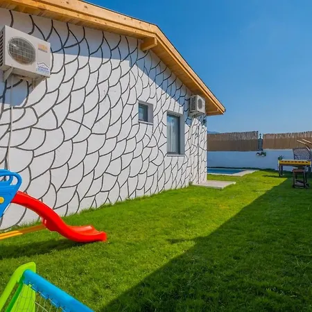 Ozbi-conservative In Camkoy For 4 Person Vila